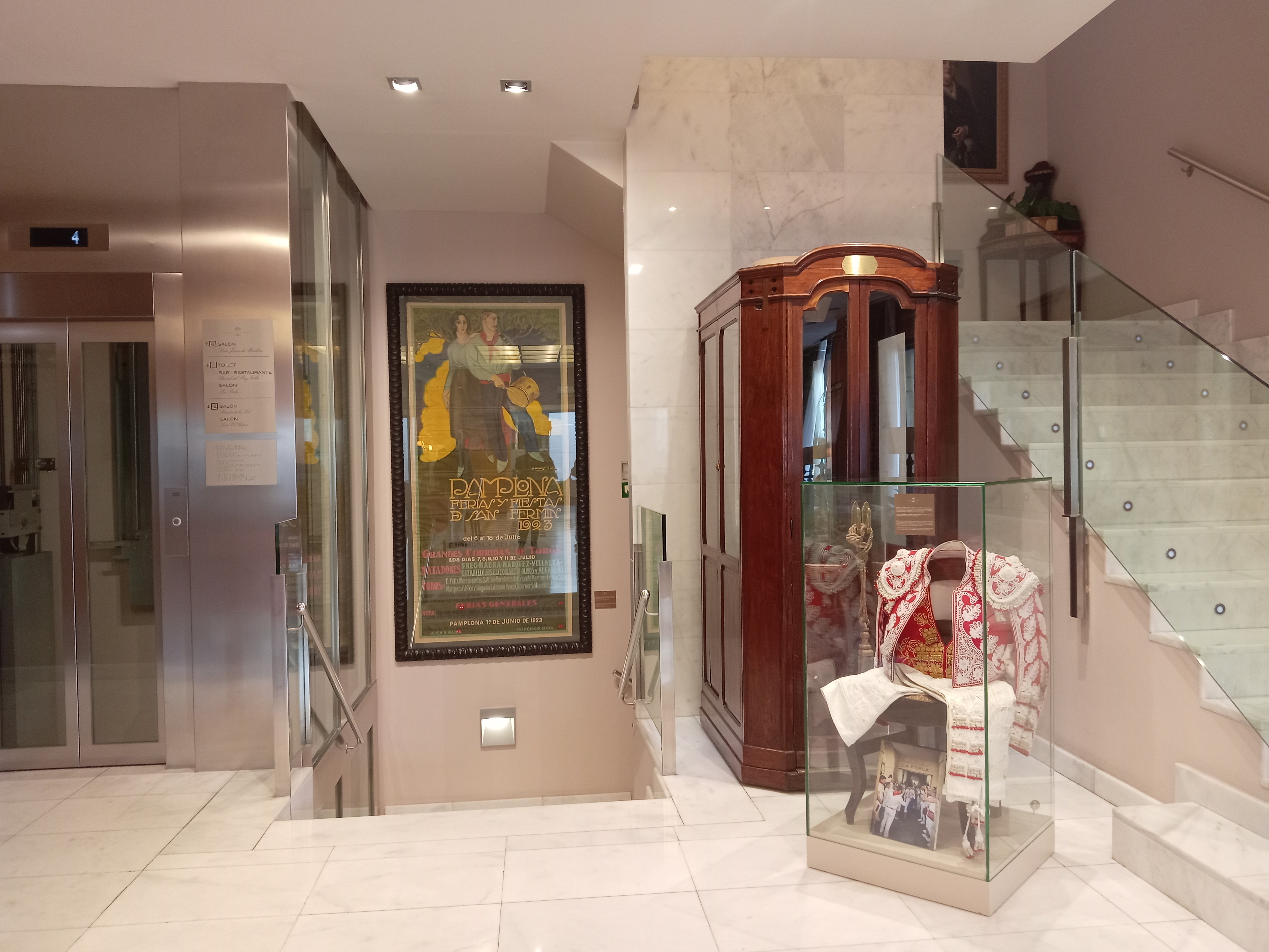 Gran Hotel La Perla Hall